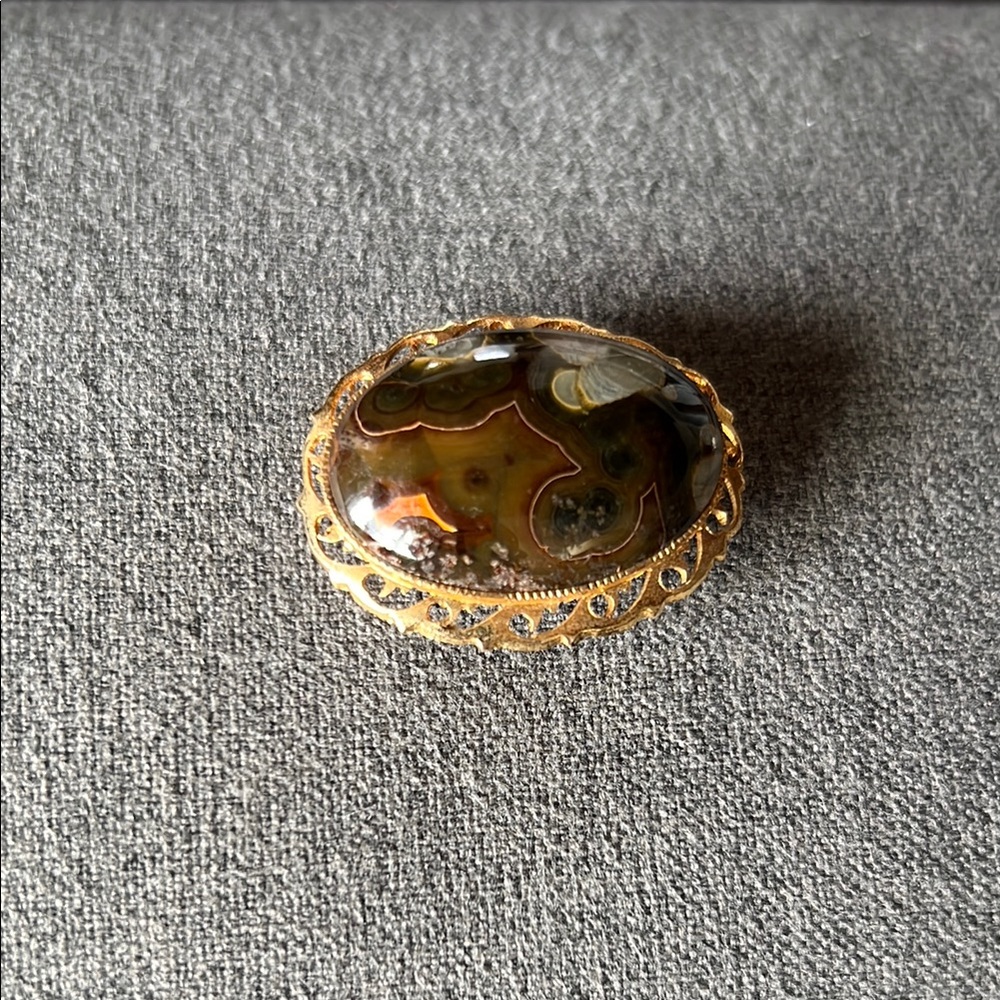 1970's Vintage Goldtone Brooch from Taiwan in Brocade Box Neutral Tones - Picture 2 of 6